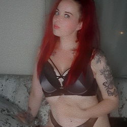 Essex Model QueenToyourkingdom on OnlyFans