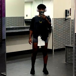 Model DiorxDick in Gym Mirror