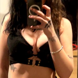 Sara <3: A Model's Moment of Joy