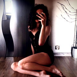 Amelie of Your Heart: A Model's Intimate Moment