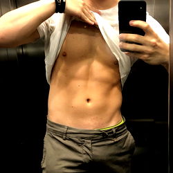 Samrodriguexxx Showcasing Abs and Muscle Definition