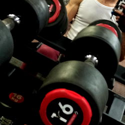 Fitness Model Kevin with Weights