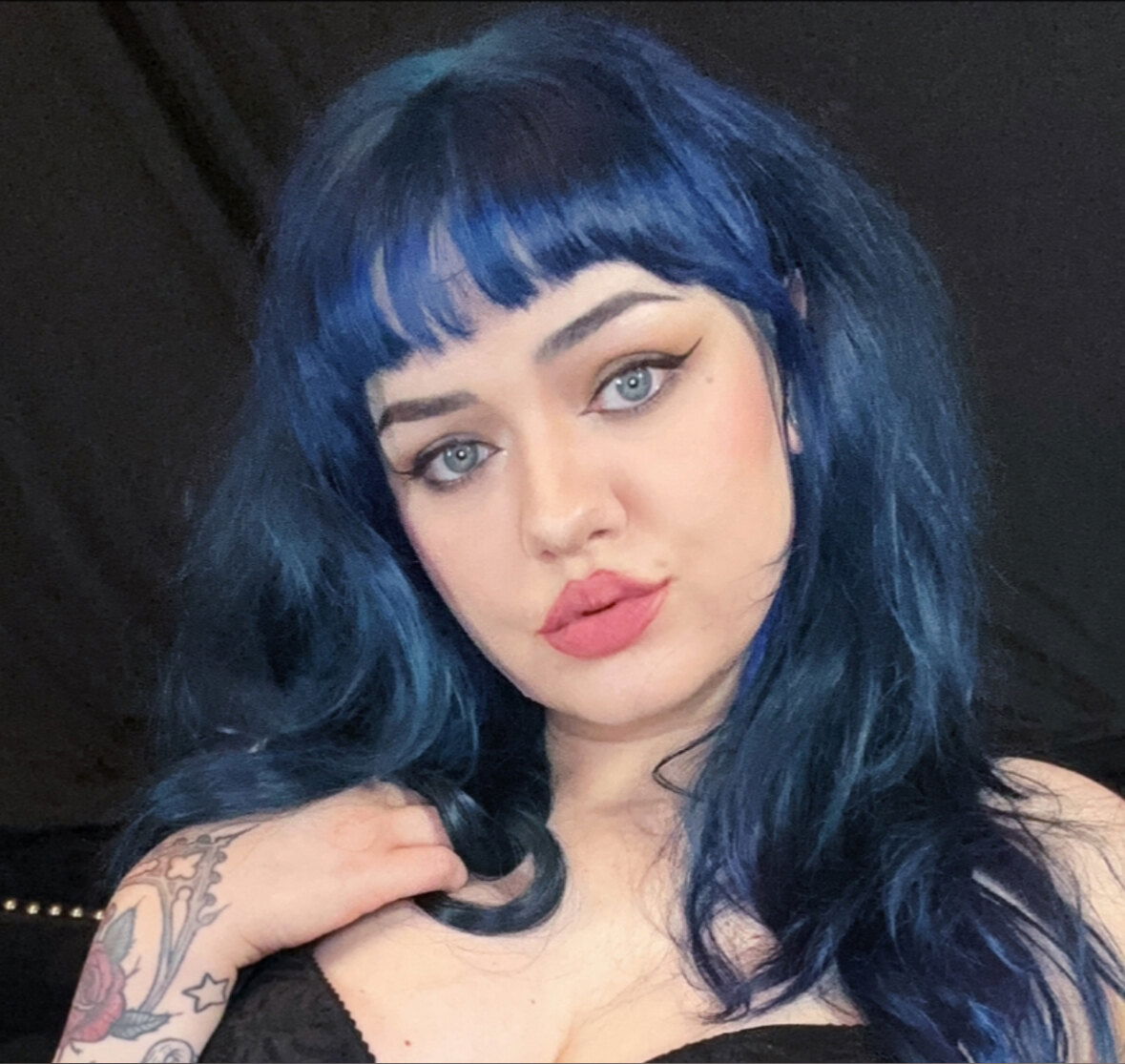 ✶ 𝓐𝓵𝓲𝓬𝓮 ✶ photo