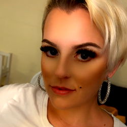 OnlyFans Model Jazzy from Hawaii - Showcasing her unique style and radiant smile