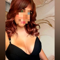 Amelia's Alluring Photoshoot