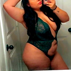 Alyssaremii in OnlyFans: A Tantalizing Glamour Shoot