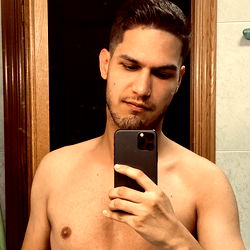 OnlyFans Model Haritz Shares Selfie