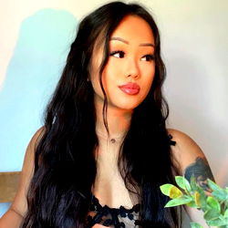 Aly V - OnlyFans Model