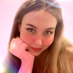 Cassie, OnlyFans Model with a Youthful Appeal