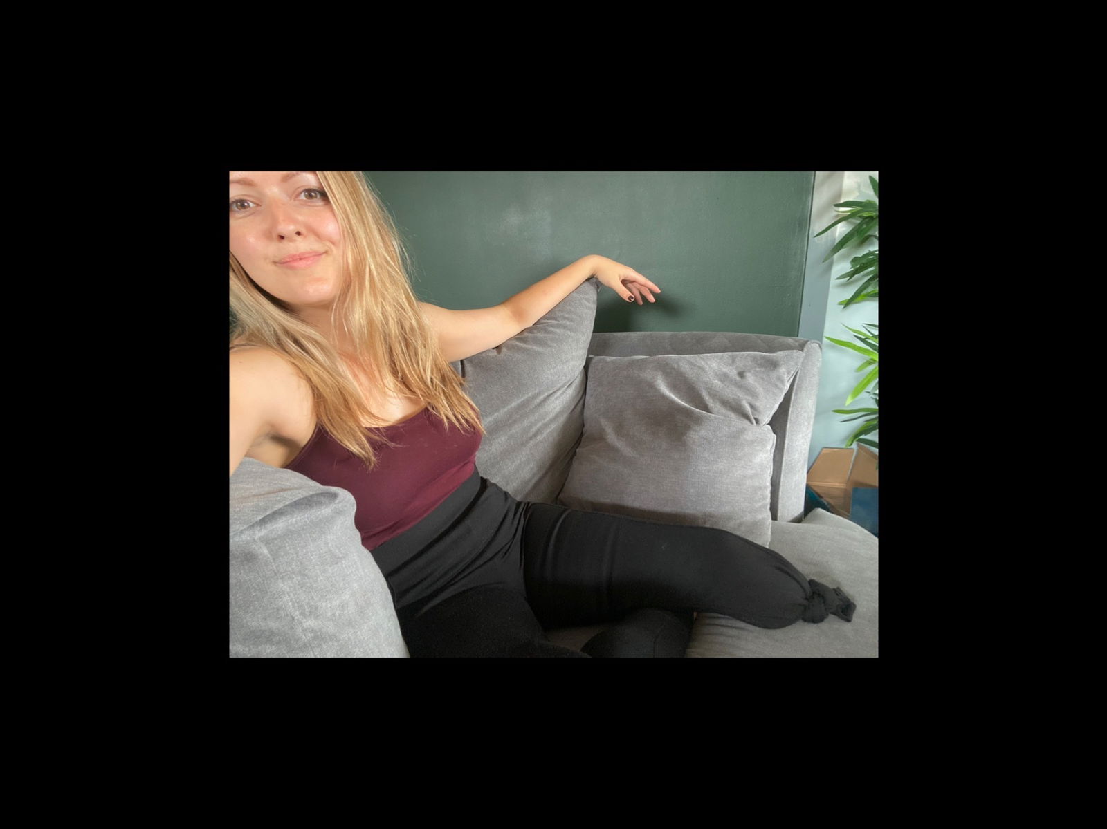 Amputee Bee 🐝🍯🦿🖤💋 photo