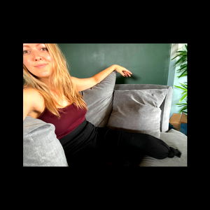 Amputee Bee 🐝🍯🦿🖤💋 photo