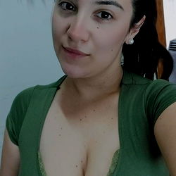 OnlyFans Model Queen Sex Hot in Green Tank Top