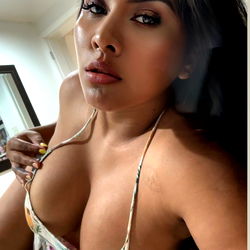 Alejandras - OnlyFans Model