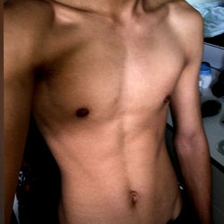 Henry's Shirtless Photo from Oahu, Hawai'i