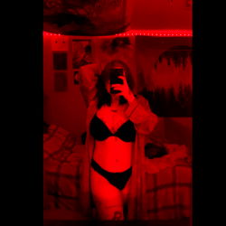 Red Room Selfie, Tingle's Bikini Moment