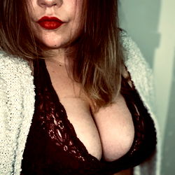 OnlyFans Model Redlips b!tch in a Bra, Smiling