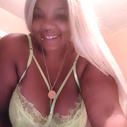 OnlyFans Model in a Yellow Lingerie