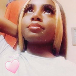 Onlyfans Model Cash&amp;Diamonds2 Posing for the Camera