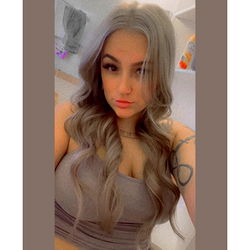 Ari 🖤 - A Model on OnlyFans