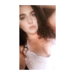 Ariaaa, 19-year-old female