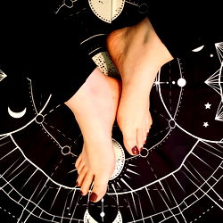 Unleash Your Curiosity with Lisbeth - The Gothy Goddess of OnlyFans