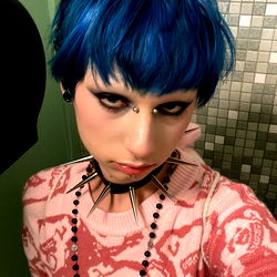 Shinigami, Blue-haired model with dramatic style, Instagram: @shinigami_fans, 26 years old.