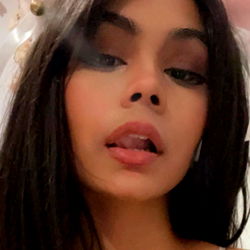 Bee's Playful Moment in OnlyFans