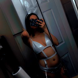 Model GhxstBxxty's Glamorous Bathroom Shoot