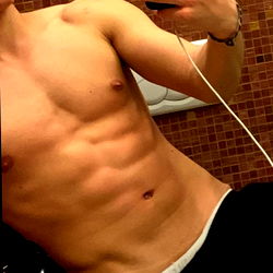 3r4sec, Showing Off Muscles in Gym Mirror