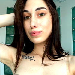 Kristy, a 🍓 model from Illinois City