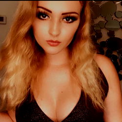 Poolkitten - Glamourous Model Posing for OnlyFans