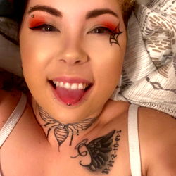 BusyBee: A Model with a Unique Style