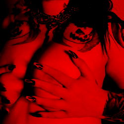 demoness 🗡𝖘𝖆𝖙𝖆𝖓𝖎𝖈 𝖘𝖑𝖚𝖙 photo