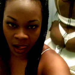 Intimate Photos of OnlyFans Model MzNohands