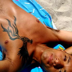 Famous OnlyFans Model Lks Posing for a Beach Photoshoot