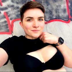 Kit! A Photographer's Model in OnlyFans