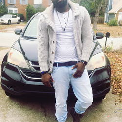 Model 1zulu in Stylish Ensemble, Outdoor Setting