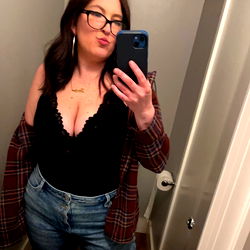 JuicyXjenny's Stylish Bathroom Selfie