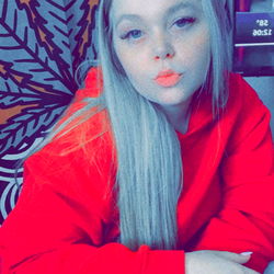 Missouri Model Ivy, 19, Female, Posing with Cat