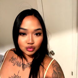 Khmerqueen, a Model of OnlyFans