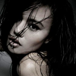 Annie Cruz: Stylish and Elegant