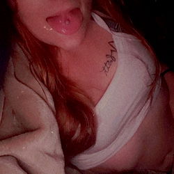 Courtney Gabrio, OnlyFans Model: A Moment of Relaxation