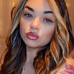 Anastasia, an OnlyFans model from Michigan, shares her story in a candid interview.