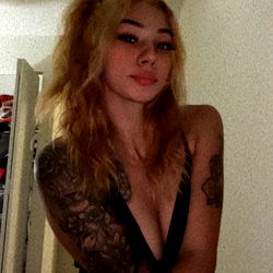 Beautiful Tattooed Woman in OnlyFans Model Photo