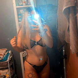 Model 😘❤️ Poses in OnlyFans Style