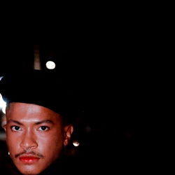 Model Devel, Stylish in Black and Red