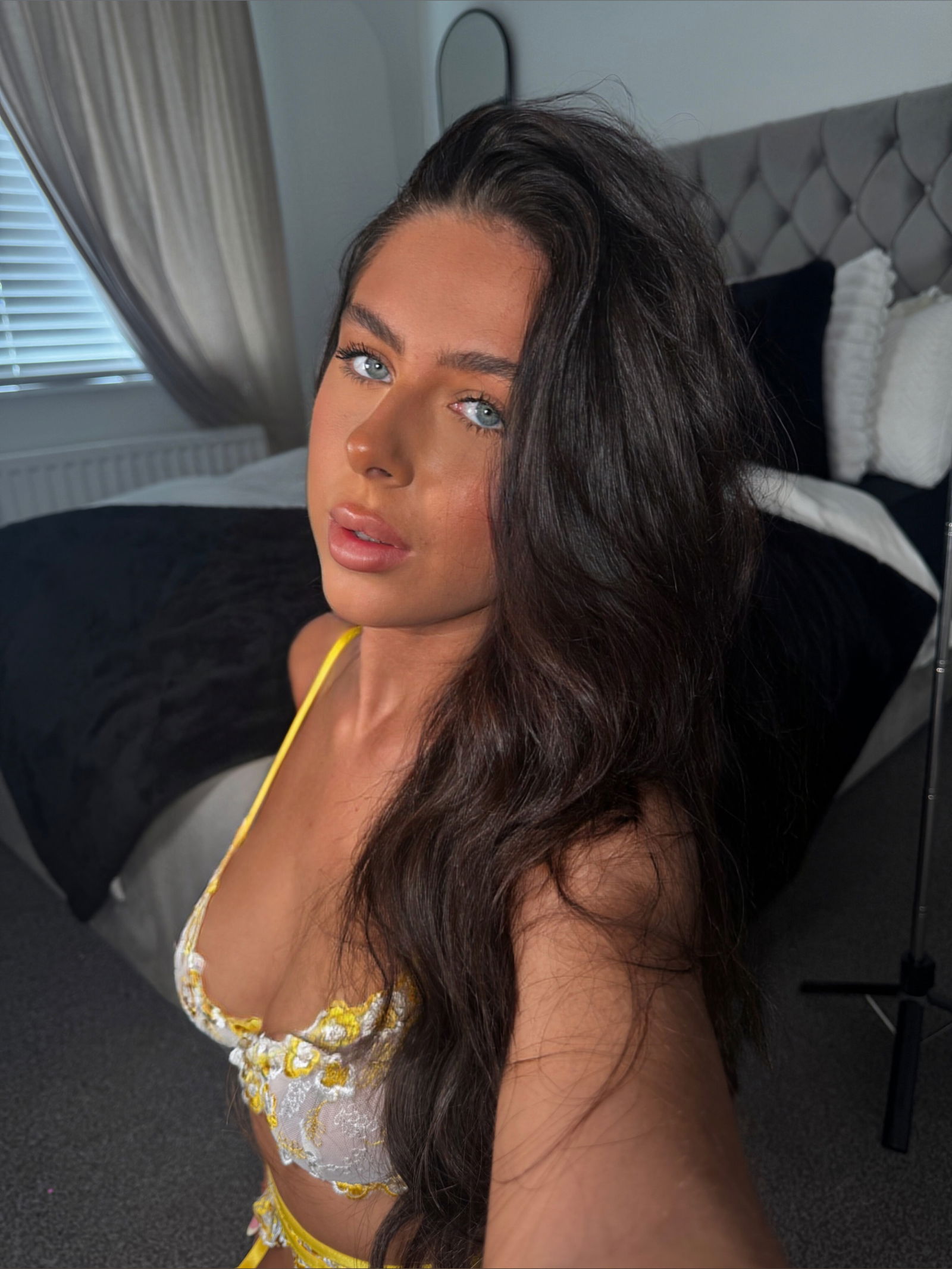 EllieLewis✨☁️⚡️ photo