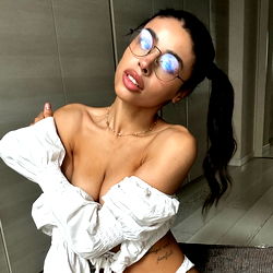 Alisha Bright - OnlyFans Model