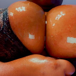 Onlyfans model Juicy showcasing body art