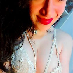 Meduza_Diaboolik: A Model in Lingerie